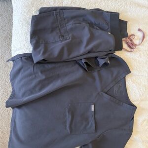 Figs Women L Catarina Top and High Waisted Zamora Jogger Bottoms Color Charcoal